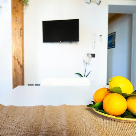 Apartament Mare 37 *